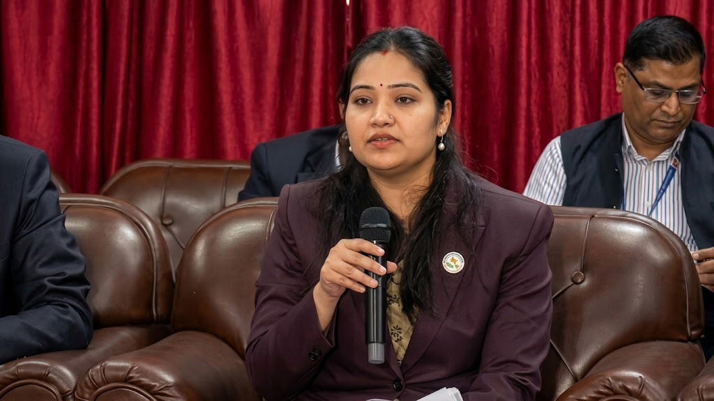 विदेशमा पिआर लिएर बसेका कर्मचारीलाई सरकारी सेवामा अयोग्य ठहरिने गरी कारबाहीको सिफारिस