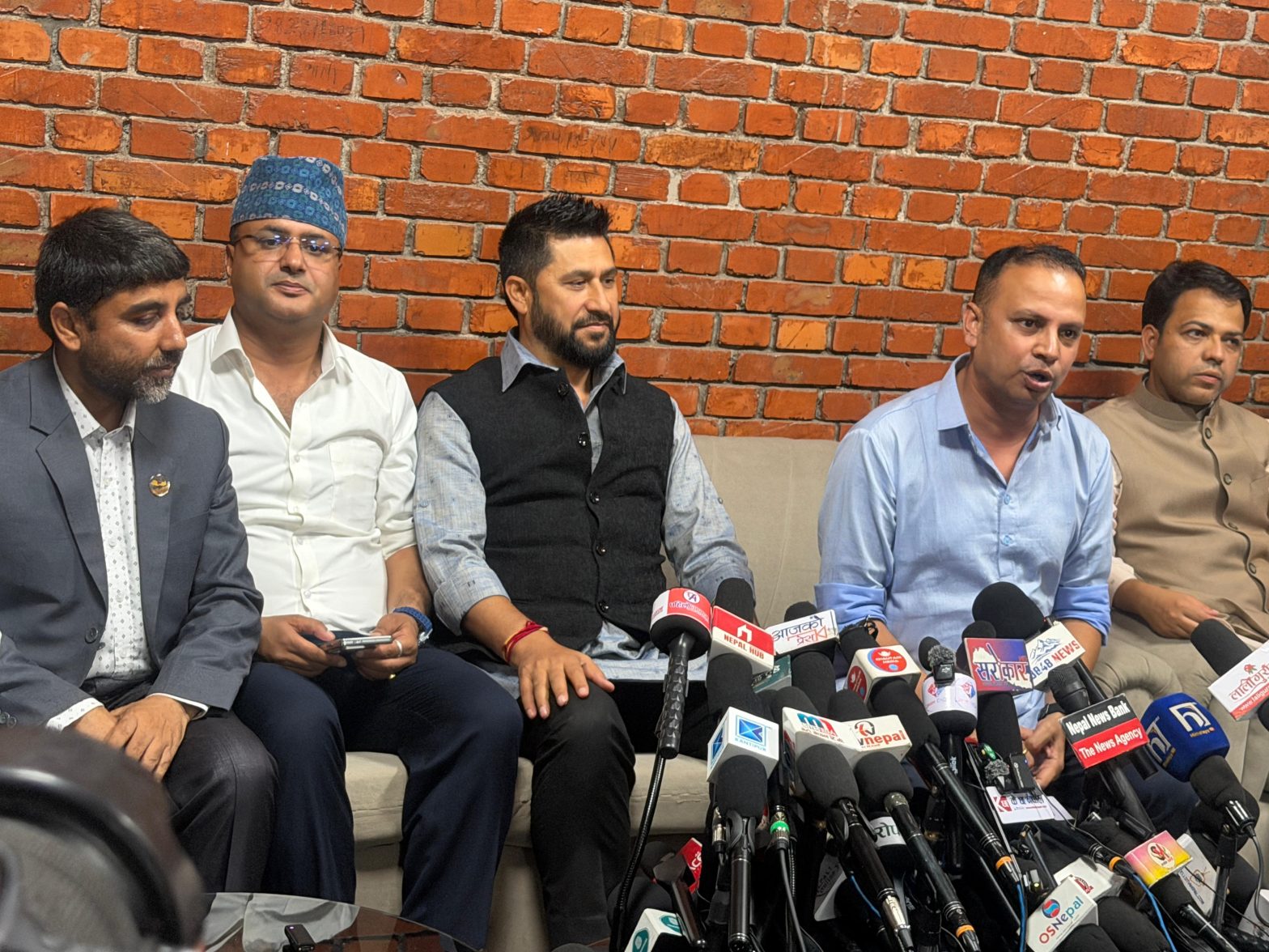 सभापति लामिछाने भारत भ्रमण सम्पन्न गरी स्वेदश फिर्ता, विमानस्थलमा के भने ?