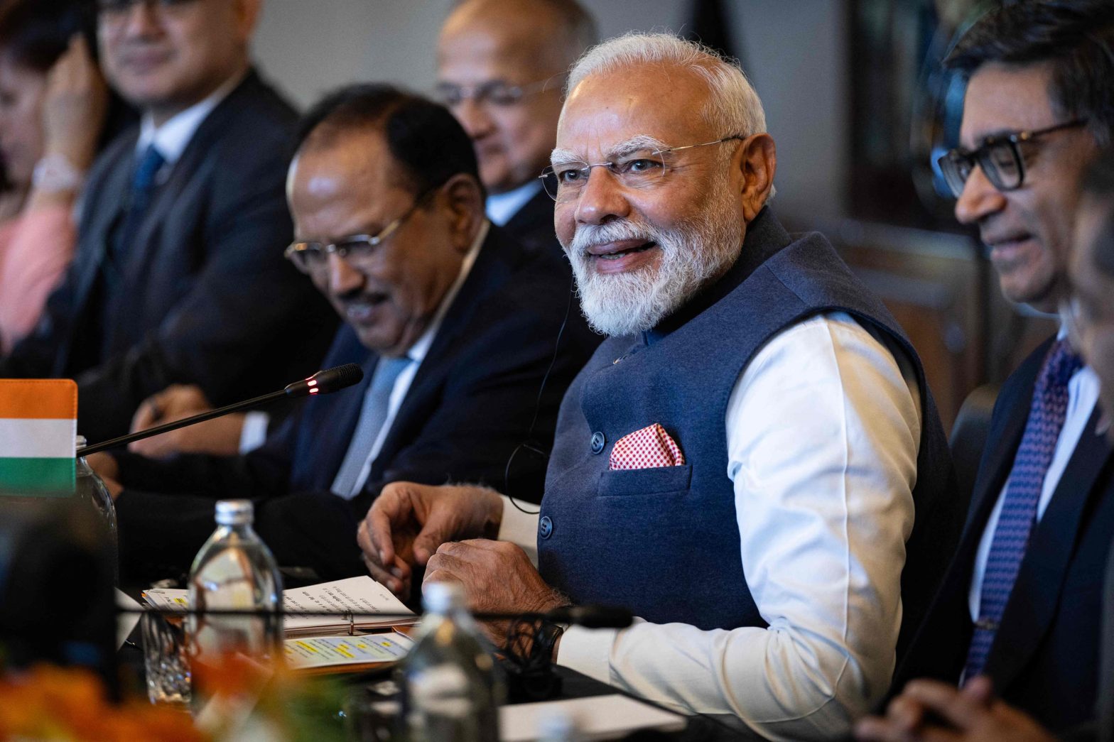 भारतीय प्रधानमन्त्री मोदीलाई प्रधानमन्त्री शाह र सभापति लामिछानेको बधाई
