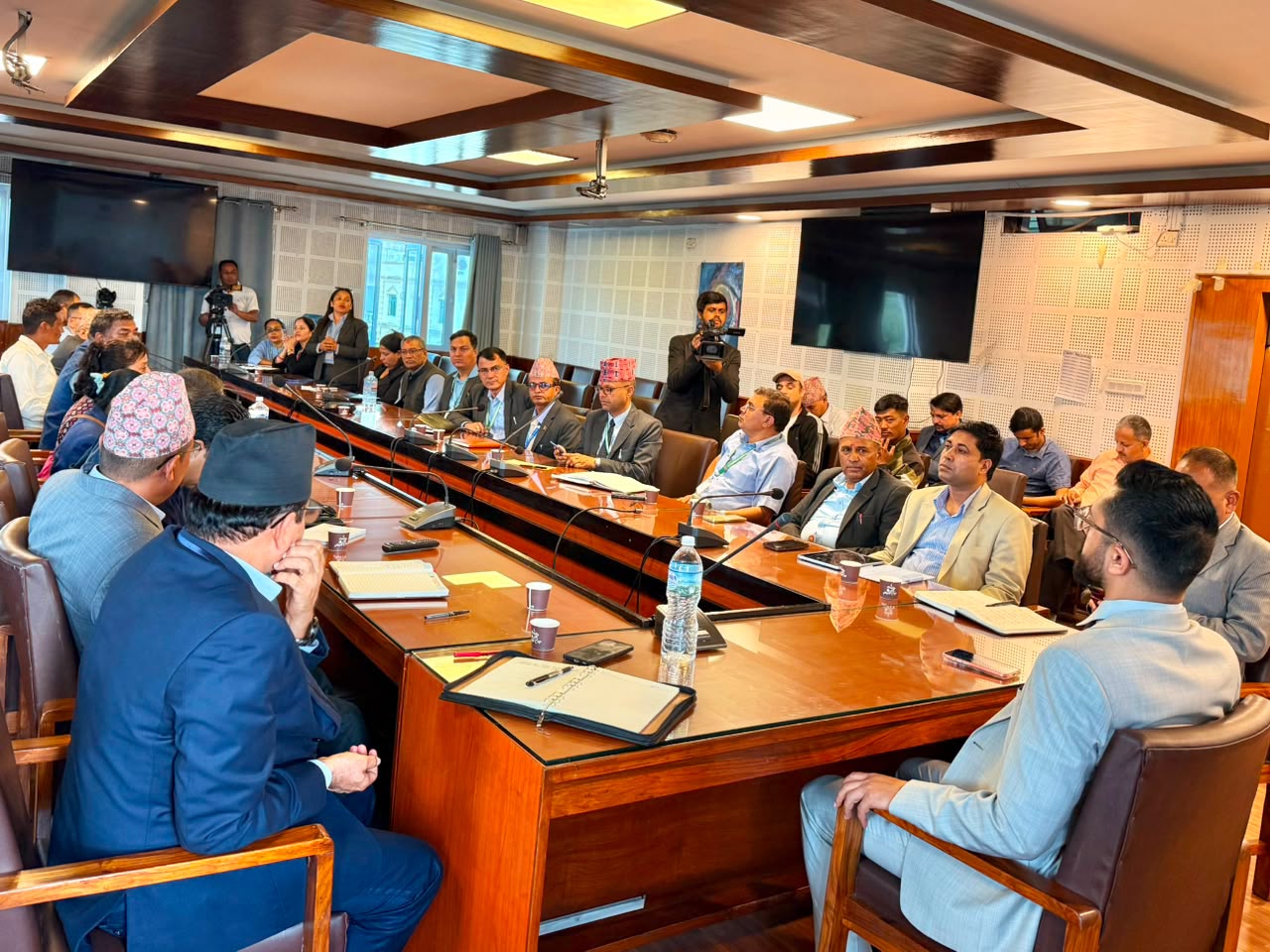 शिक्षामन्त्रीद्वारा सामुदायिक विद्यालयका प्रधानाध्यापकहरुसँग अन्तरक्रिया