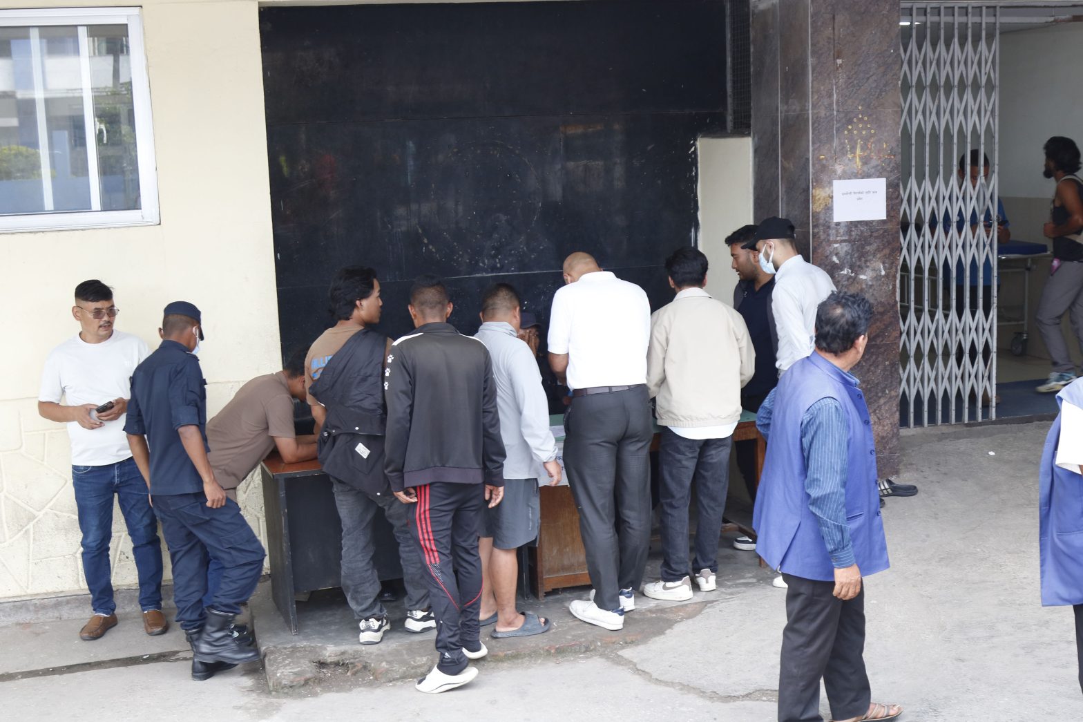 भोटेकोशी बाढीः त्रिवि शिक्षण अस्पतालमा २४४ शव ल्याइयो, १६१ को अस्थायी व्यवस्थापन