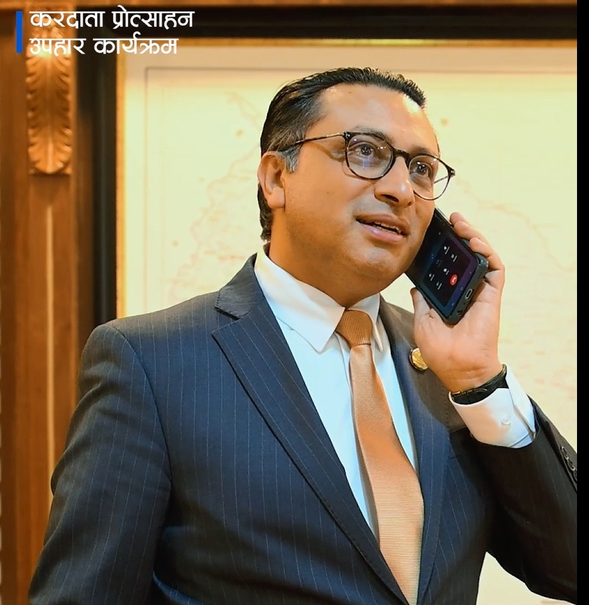 करदाता प्रोत्साहनमा उपहारमा १० लाख जित्ने हेमराज र एक लाख विजेता सपनालाई अर्थमन्त्रीको फोन