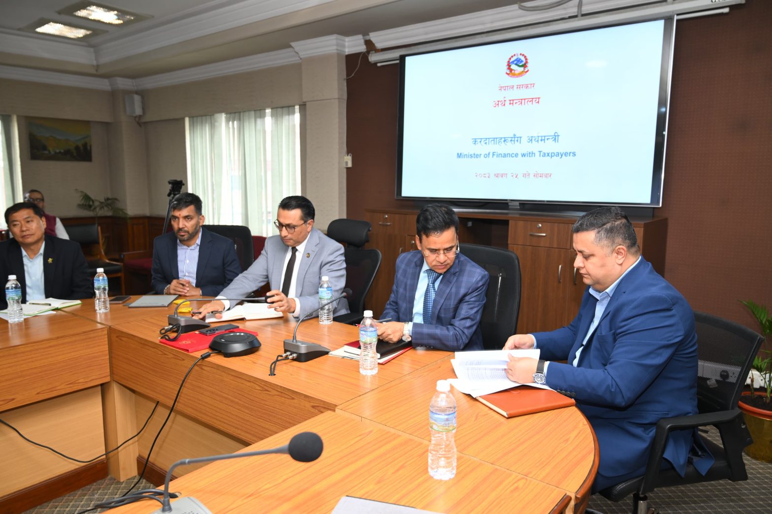 अर्थमन्त्री र बहुराष्ट्रिय ठूला करदाता कम्पनीबीच छलफल, नेपालमा २०० अर्ब लगानी थपिँदै