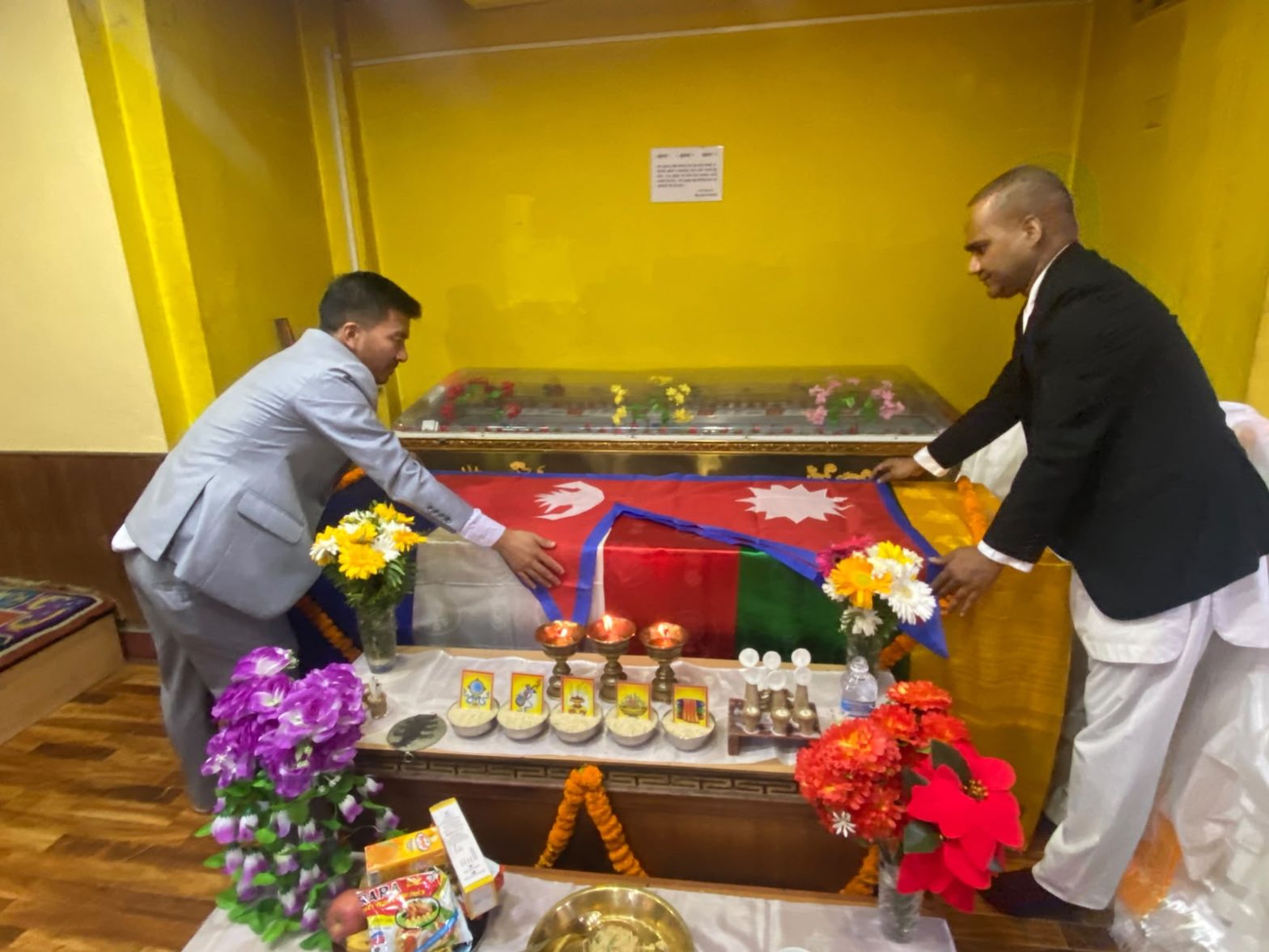 पर्यटनमन्त्री पौडेलद्वारा दिवङ्गत आरोहीप्रति श्रद्धाञ्जली