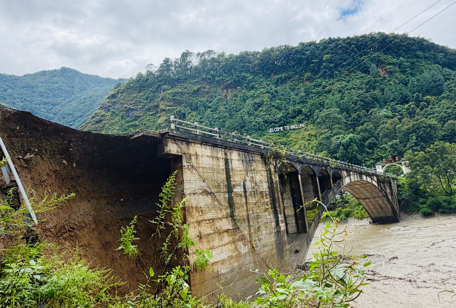मध्यपहाडी लोकमार्ग अवरुद्ध हुँदा सर्वसाधारणलाई सास्ती