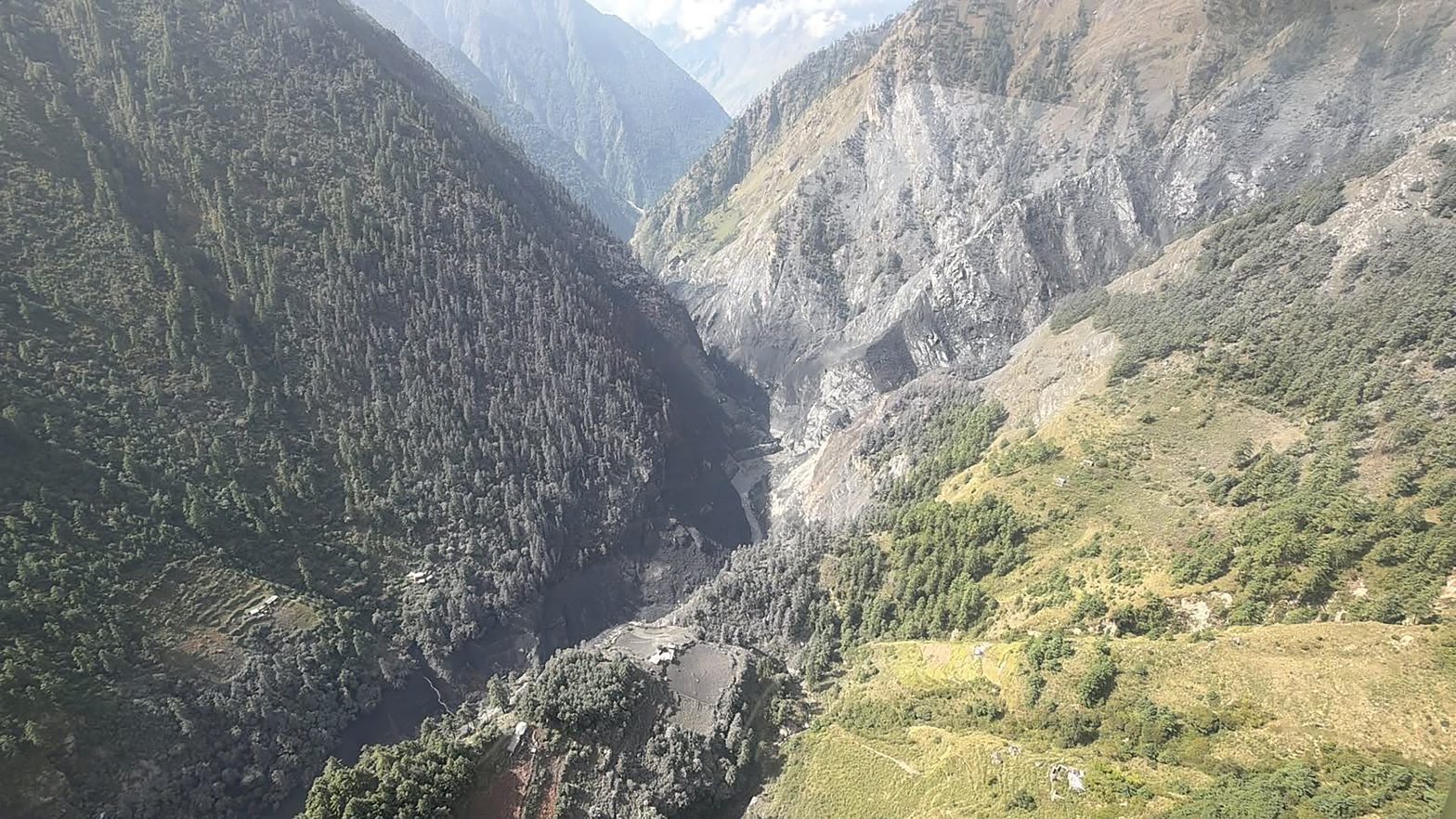 बूढीगण्डकी बाढी : मनास्लु हिँडेका पर्यटक बीचैमा रोकिए