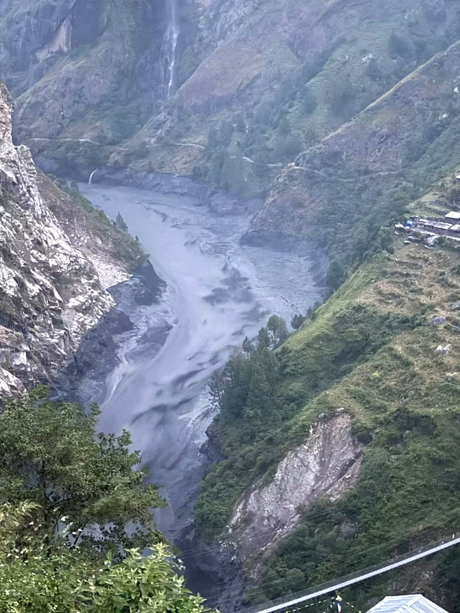 बूढीगण्डकी बाढीः सोती र माछीखोलाका पुल बगे, चार जनाको अवस्था अज्ञात