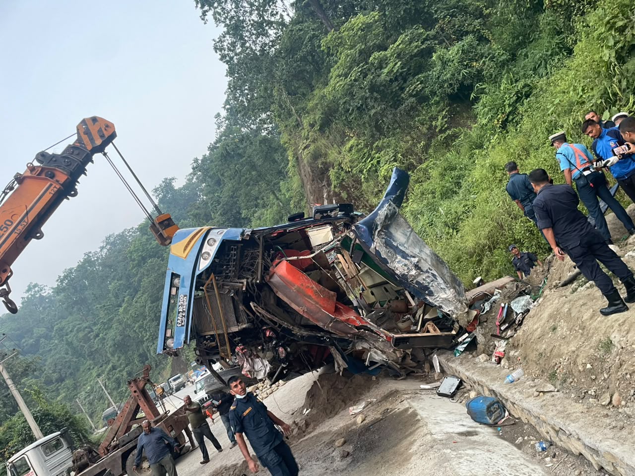 दाउन्नेमा बस दुर्घटना, कम्तिमा छ जनाको मृत्यु