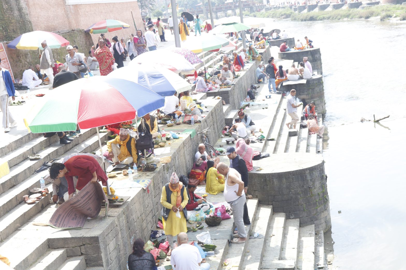 सोह्र श्राद्धको अन्तिम दिन पशुपतिमा श्राद्ध तथा पिण्डदान