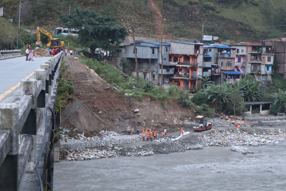 पोखरेबगर पुलको पहुँचमार्ग जोडियो, हलुका सवारीसाधन चल्न थाले